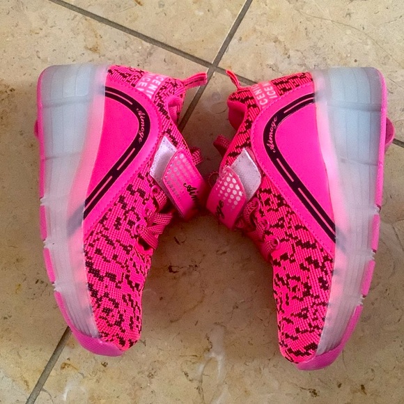 Aimoge Heelys-type of light up Roller Shoes EUC - Picture 4 of 10